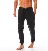 Pantaloni de trening pentru bărbați Iron Mountain IMPNT206 din material reciclat - negri 1