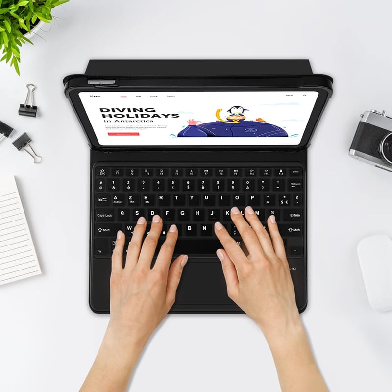 JADEMALL Vezeték Nélküli Billentyűzet Touchpaddel iPad 10. Generációhoz (2022) - 10,9 Hüvelykes Kompatibilis, Levehető, Tolltartóval, Fekete