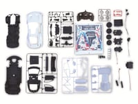 JAMARA 403130 BMW M8 GTE 1:18 diaľkovo ovládané auto 2,4 GHz biele, stavebnica bez nutnosti náradia, detailný interiér s otváracími dverami 2