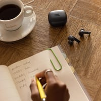 JBL Live Pro 2 TWS Bluetooth slušalice s uklanjanjem buke - Crne - True Adaptive ANC, Smart Ambient, 40 sati baterije, bežično punjenje 3