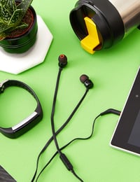Slúchadlá do uší JBL Tune 110 s mikrofónom a diaľkovým ovládaním, plochým káblom odolným proti zamotaniu, čierne 5