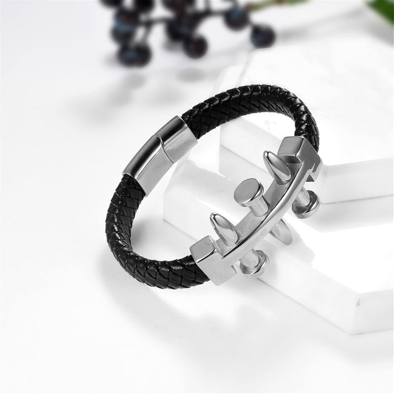 JewelryWe Férfi fekete fonott bőr karkötő punk szegecsekkel rozsdamentes acél mágneses csattal fekete arany ezüst