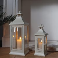 JHY DESIGN 2 darab fehér fém vintage függős gyertyás lámpás torony 50 cm és 33 cm kültéri beltéri kert terasz esküvő 5
