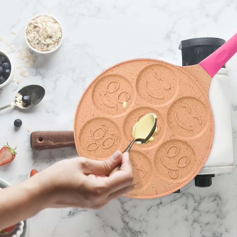 joeji's Kitchen 26,5 cm-es mosolygós palacsintasütő 7 üreggel, indukciós, nem tapadó alumínium, rózsaszín
