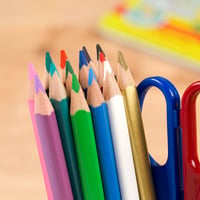 Sada trojhranných farebných ceruziek JOLLY Supersticks Delta, 10 ks, v kovovej škatuľke, odolné proti lámaniu, bezpečné pre deti, netoxické 10