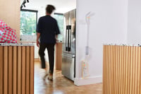 Mop cu spray 2 în 1 Joseph Joseph CleanTech, cu lavetă din microfibră lavabilă, pad pentru îndepărtarea petelor și rezervor reîncărcabil 2