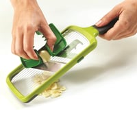 Joseph Joseph Multi-Grip kuhinjska mandolina, podesiva sjeckalica za povrće i rezalica za luk, 3 debljine rezanja, s preciznom drškom, zelena, 42 5