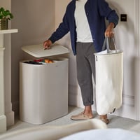 Košara za rublje Joseph Joseph Tota Trio 90 litara s poklopcem, 3 uklonjive vreće i ručkama, boja ekru bež 2