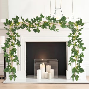 Ghirlandă cu iederă artificială Jostift cu șir luminos LED, verde, 3 m, cu 20 de clipsuri de fixare, set de 2 decorațiuni de perete, pentru balcon, nuntă, petrecere