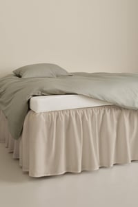 Volan pentru pat Jotex Zack – 100% bumbac organic, înălțime 45 cm, bej, 140 x 200 cm 2