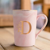 Cană personalizată Joymaking cu litera D, cană de cafea cu inițială și model floral, cadou pentru femei, pentru iubită, 400 ml, roz 3