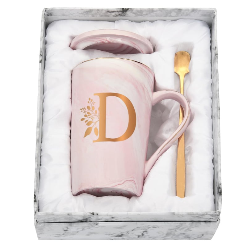 Cană personalizată Joymaking cu litera D, cană de cafea cu inițială și model floral, cadou pentru femei, pentru iubită, 400 ml, roz