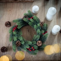 KADAX Karácsonyi Ajtókoszorú 45 cm - PE Műanyag Fenyőkoszorú Dekorációval, Időjárásálló Adventi Koszorú Asztalra, Ajtóra, Anna Modell 7