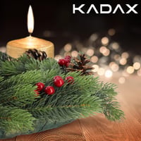 KADAX Karácsonyi Ajtókoszorú 45 cm - PE Műanyag Fenyőkoszorú Dekorációval, Időjárásálló Adventi Koszorú Asztalra, Ajtóra, Anna Modell 9