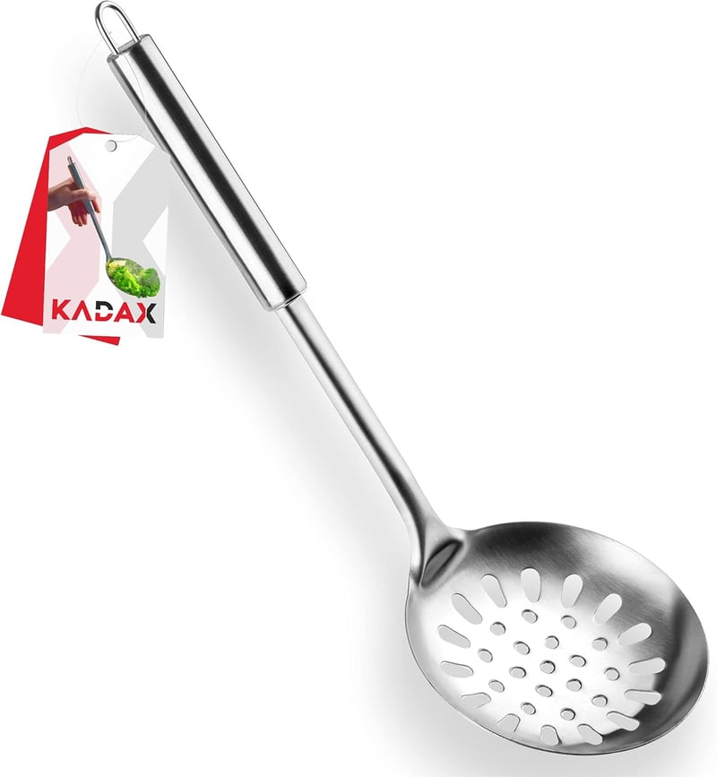 KADAX Rozsdamentes Acél Szűrőkanál - Ovális Nyéllel és Akasztóval Ellátott Konyhai Eszköz Tésztához, Ezüst Színű
