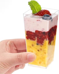 KAHEIGN 60 db mini desszert pohár 85 ml átlátszó műanyag négyzet alakú krémes tálka 3