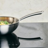 Wok panvica KAMBERG 24 cm, nerezová oceľ 18/10, trojvrstvová, s pokrievkou, bez PFAS, vhodná na indukciu a do rúry, na všetky typy sporákov, sivá 3