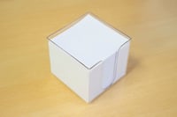 Kangaro Box na poznámkové bločky 9,5x9,5x9,5 cm, 700 listov, biely, zásobník na lepiace papieriky 4