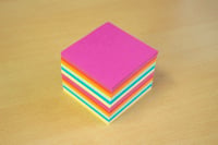 Náhradný stĺpik papierikov Kangaro pre zásobník Zettelbox 9x9x9 cm, mix farieb, balenie 700 listov, samolepiace papieriky 2
