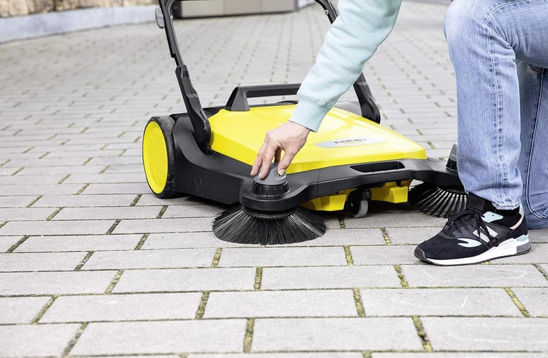 Kärcher S6 Twin Kézi Seprőgép - Kültéri Takarítógép Összecsukható Alumínium Nyéllel, Sárga-Fekete, 15,4 kg