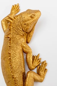 Zidna dekoracija Kare Design Lizard, figura guštera, zlatna, 31x11 cm 2