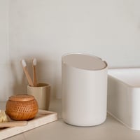 Kazai. Mini kozmetička kanta za smeće 'Tove' – 1,5 L | Berlinski dizajn | Protuklizna, s unutarnjom kantom i funkcijom pametnog učvršćivanja vrećice | Taupe (svijetlosmeđa) 5