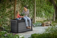 Záhradný úložný box Keter Cortina 100G – 380 l, sivý, povrch s imitáciou dreva, 122,9 x 62,1 x 70,6 cm 2