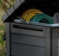 Záhradný úložný box Keter Cortina 100G – 380 l, sivý, povrch s imitáciou dreva, 122,9 x 62,1 x 70,6 cm 7