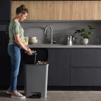Coș de gunoi Keter Curver Compatta Duo 23L + 23L - Gri/Negru, recipient pentru colectare selectivă cu două compartimente 6