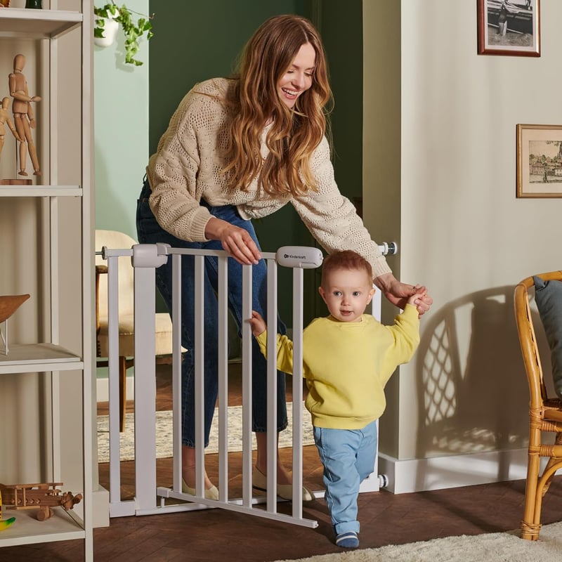 Kinderkraft Lock&GO lépcsőkapu 75-103 cm, fúrás nélkül, 90 fokos nyitás