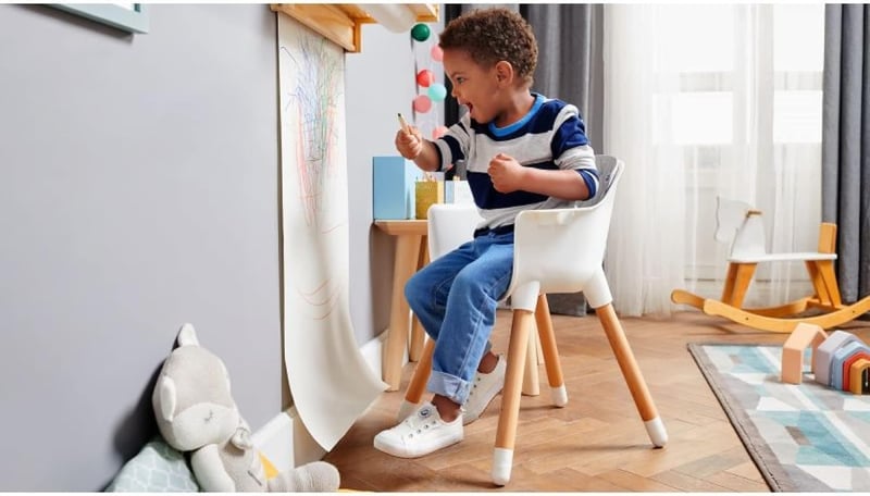 Kinderkraft Sienna 2az1-ben Etetőszék Fa Lábakkal 6 Hónapos Kortól Szürke - Grey