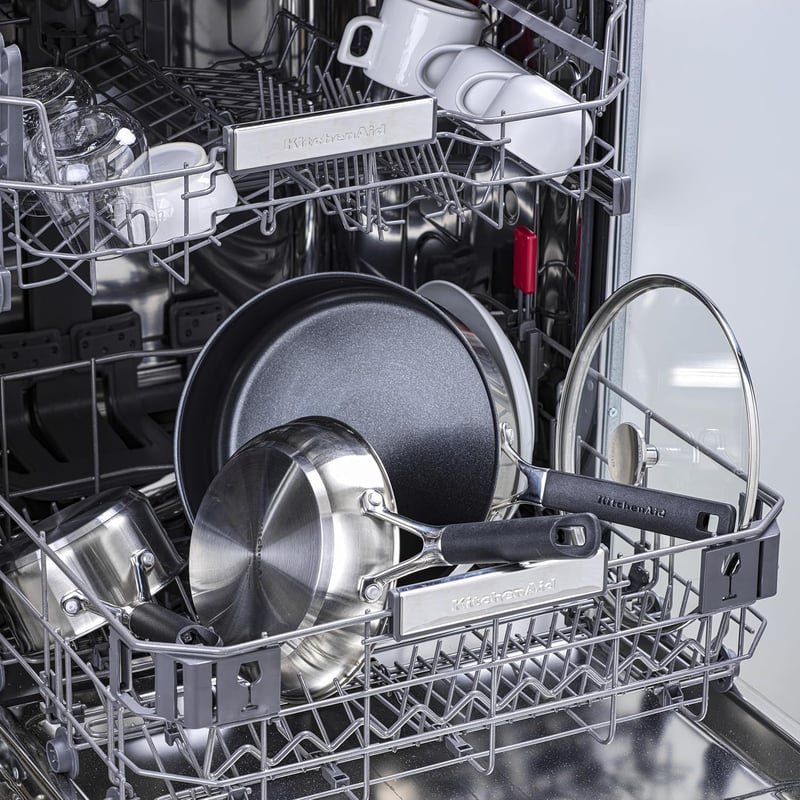 KitchenAid Classic Rozsdamentes Acél Serpenyő 26 cm Kerámia Tapadásmentes Bevonattal, Üvegfedővel, Indukciós, Mosogatógépben Mosható