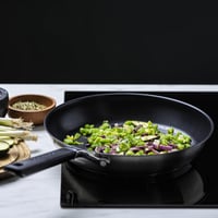 KitchenAid Classic Rozsdamentes Acél Serpenyő 26 cm Kerámia Tapadásmentes Bevonattal, Üvegfedővel, Indukciós, Mosogatógépben Mosható 5