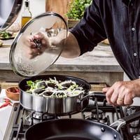 KitchenAid Classic Rozsdamentes Acél Serpenyő 26 cm Kerámia Tapadásmentes Bevonattal, Üvegfedővel, Indukciós, Mosogatógépben Mosható 8