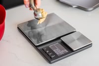 KitchenAid digitalna kuhinjska vaga s dvije platforme, raspon mjerenja 500g-5000g, crna 8