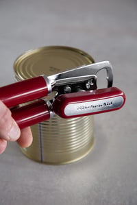 Otvárač na konzervy a fľaše z nehrdzavejúcej ocele KitchenAid – farba Empire Red, 21 x 8,8 x 3,8 cm 6