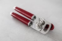 Otvárač na konzervy a fľaše z nehrdzavejúcej ocele KitchenAid – farba Empire Red, 21 x 8,8 x 3,8 cm 5