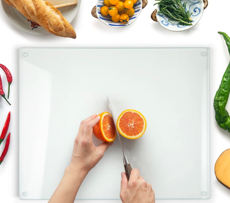 Tocător de bucătărie din sticlă Kitchenville 50x40 cm - Sticlă securizată, rezistentă la căldură, anti-zgârieturi și anti-alunecare - Design transparent - Protecție pentru blatul de lucru din bucătărie