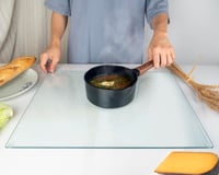 Tocător de bucătărie din sticlă Kitchenville 50x40 cm - Sticlă securizată, rezistentă la căldură, anti-zgârieturi și anti-alunecare - Design transparent - Protecție pentru blatul de lucru din bucătărie 6