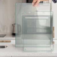 Tocător de bucătărie din sticlă Kitchenville 50x40 cm - Sticlă securizată, rezistentă la căldură, anti-zgârieturi și anti-alunecare - Design transparent - Protecție pentru blatul de lucru din bucătărie 7