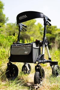 KMINA kültéri összecsukható rollátor ülőrésszel és háttámlával, pneumatikus 25 cm kerekekkel, terepjáró, 136 kg-ig, alumínium 7