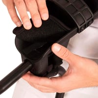 Ergonomické podpažné barle KMINA PRO pre dospelých – ľavé – čierne – 1 ks 3