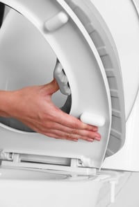 KMINA Vyvýšené WC sedadlo 5 cm, polstrované, vodoodolné, pre seniorov a imobilných ľudí, bez nutnosti montáže, patentované 6
