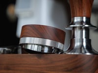 Distribuitor de cafea KNODOS 54 mm pentru espresso, nivelator de cafea cu mâner din lemn de trandafir, compatibil cu Sage Barista Express, Pro, Touch, Bambino 2