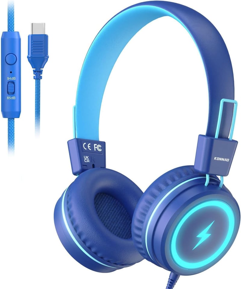 KONNAO Gyerek Fejhallgató USB-C LED Fénnyel, Összecsukható Vezetékes Headset Mikrofon 85dB Hallásvédelem