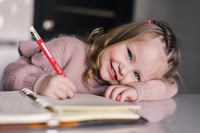 Grafitová ceruzka Kores Coach Jumbo HB s gumou, ergonomický trojhranný tvar, balenie 3 ks 6