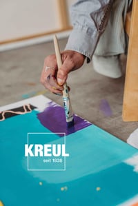 Vopsea acrilică lichidă KREUL Triton - Albastru ultramarin, 750 ml, calitate pentru studiouri de artă, uscare mată intensă 10