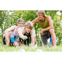 KRUZZEL Pétanque Szett 8 Fém Golyóval, Fa Célgolyóval és Mérőszalaggal - Hordozható Bocce Készlet Kertbe, Parkba, Kempingre 3