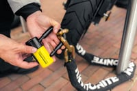 Antifurt lanț pentru bicicletă Kryptonite New York Fahgettaboudit 1415 – lanț din oțel cu grosimea de 14 mm, negru/galben, nivel de siguranță 10/10 5