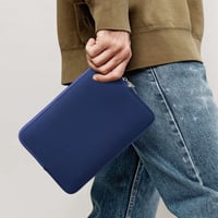 Husă universală tabletă kwmobile pentru tablete de 9,7"-11" - Husă de protecție din neopren, culoare albastru închis 2